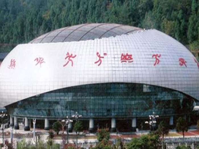 哈尔滨体育中心球形网架加工安装